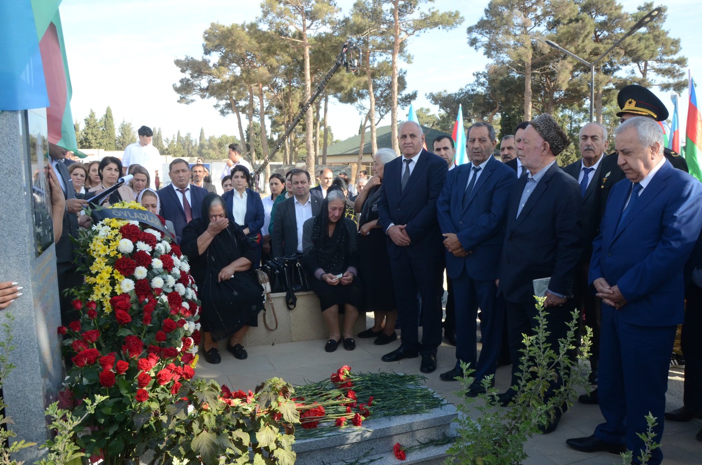 Malik İsaqov şəhidlərin məzarını ziyarət etdi - FOTOLAR