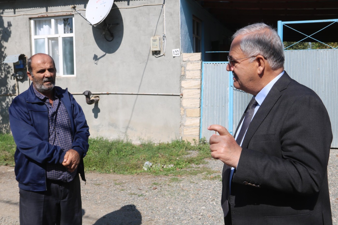 Vaqif Həsənov şəhid müəllimlərin valideynlərini ziyarət etdi - FOTOLAR