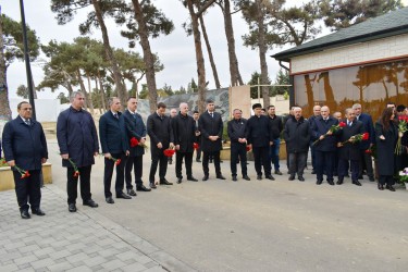 Yasamal rayon ictimaiyyəti şəhidlərin xatirəsini yad edir - FOTOLAR