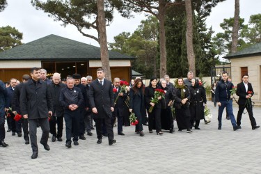 Yasamal rayon ictimaiyyəti şəhidlərin xatirəsini yad edir - FOTOLAR