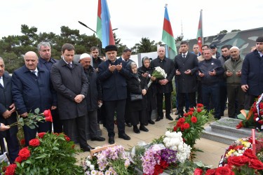 Yasamal rayon ictimaiyyəti şəhidlərin xatirəsini yad edir - FOTOLAR