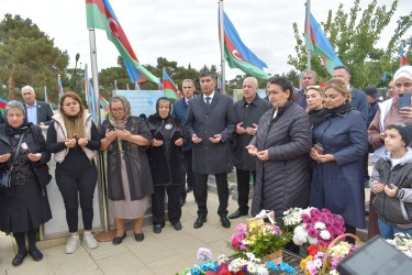 Yasamal rayon ictimaiyyəti şəhidlərin xatirəsini yad edir - FOTOLAR