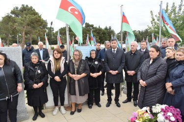 Yasamal rayon ictimaiyyəti şəhidlərin xatirəsini yad edir - FOTOLAR