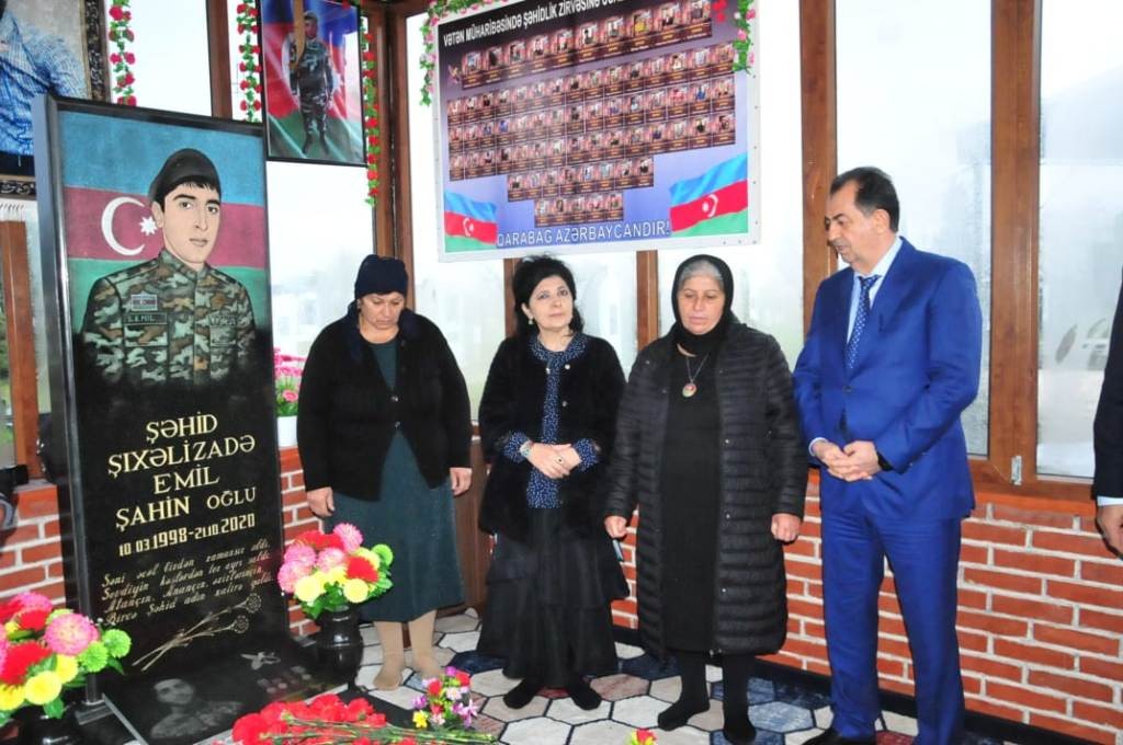 Taleh Qaraşov Vətən müharibəsi şəhidlərinin məzarlarını ziyarət edib - FOTOLAR