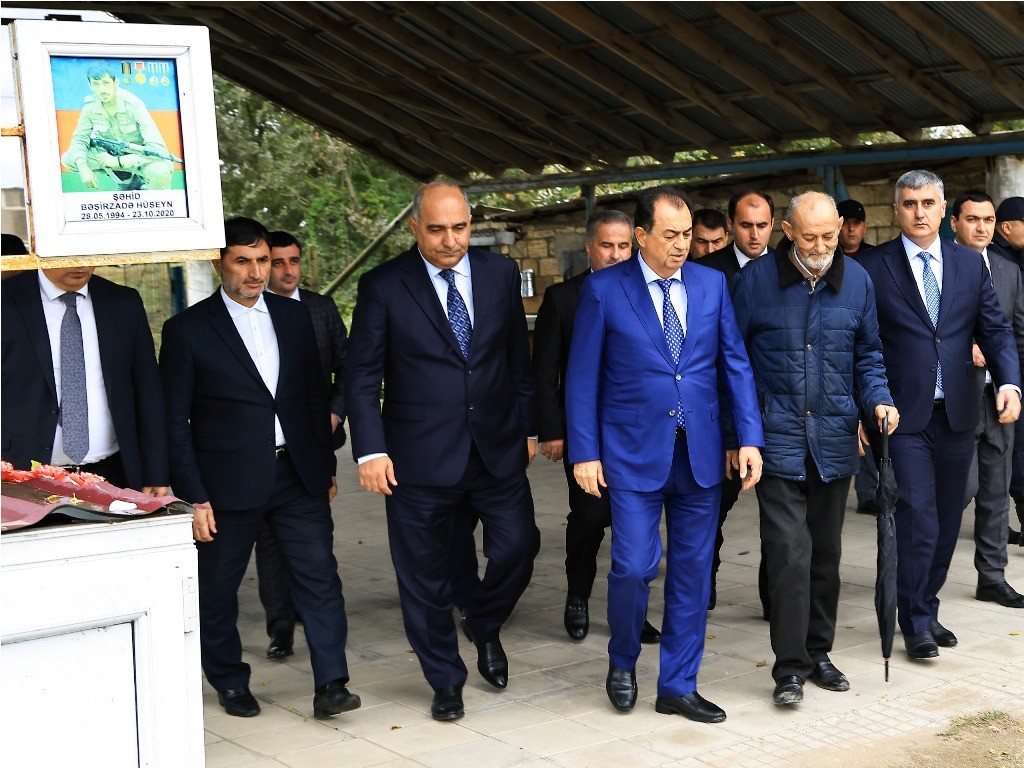 Taleh Qaraşov Vətən müharibəsi şəhidi Hüseyn Bəşirzadənin məzarını ziyarət etdi - FOTOLAR