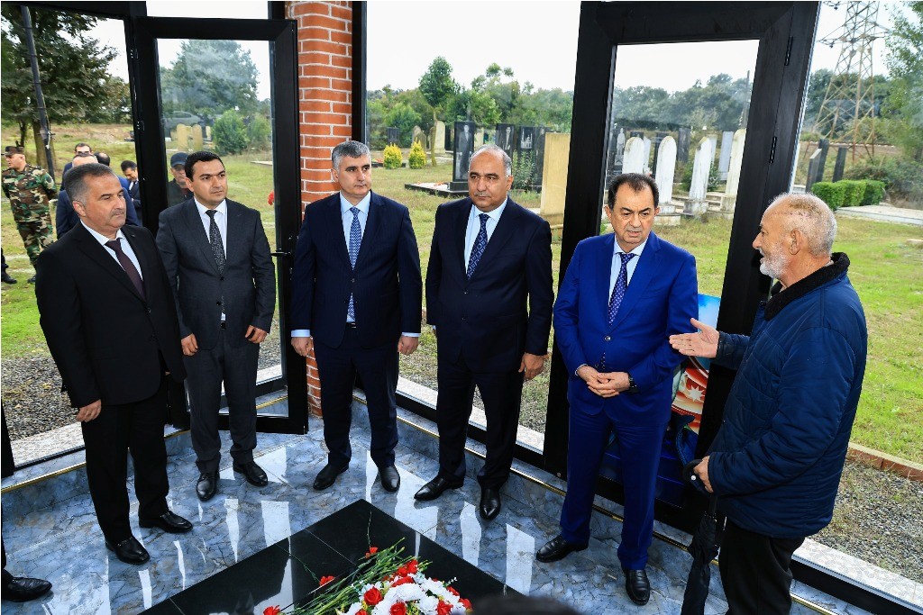 Taleh Qaraşov Vətən müharibəsi şəhidi Hüseyn Bəşirzadənin məzarını ziyarət etdi - FOTOLAR