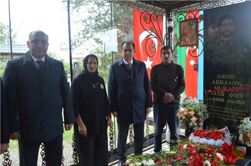 Lənkəranın icra başçısı şəhidlərin məzarını ziyarət etdi - FOTOLAR