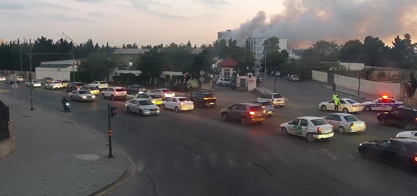 Yanğına görə bağlanan yol açıldı - FOTO (YENİLƏNİB)