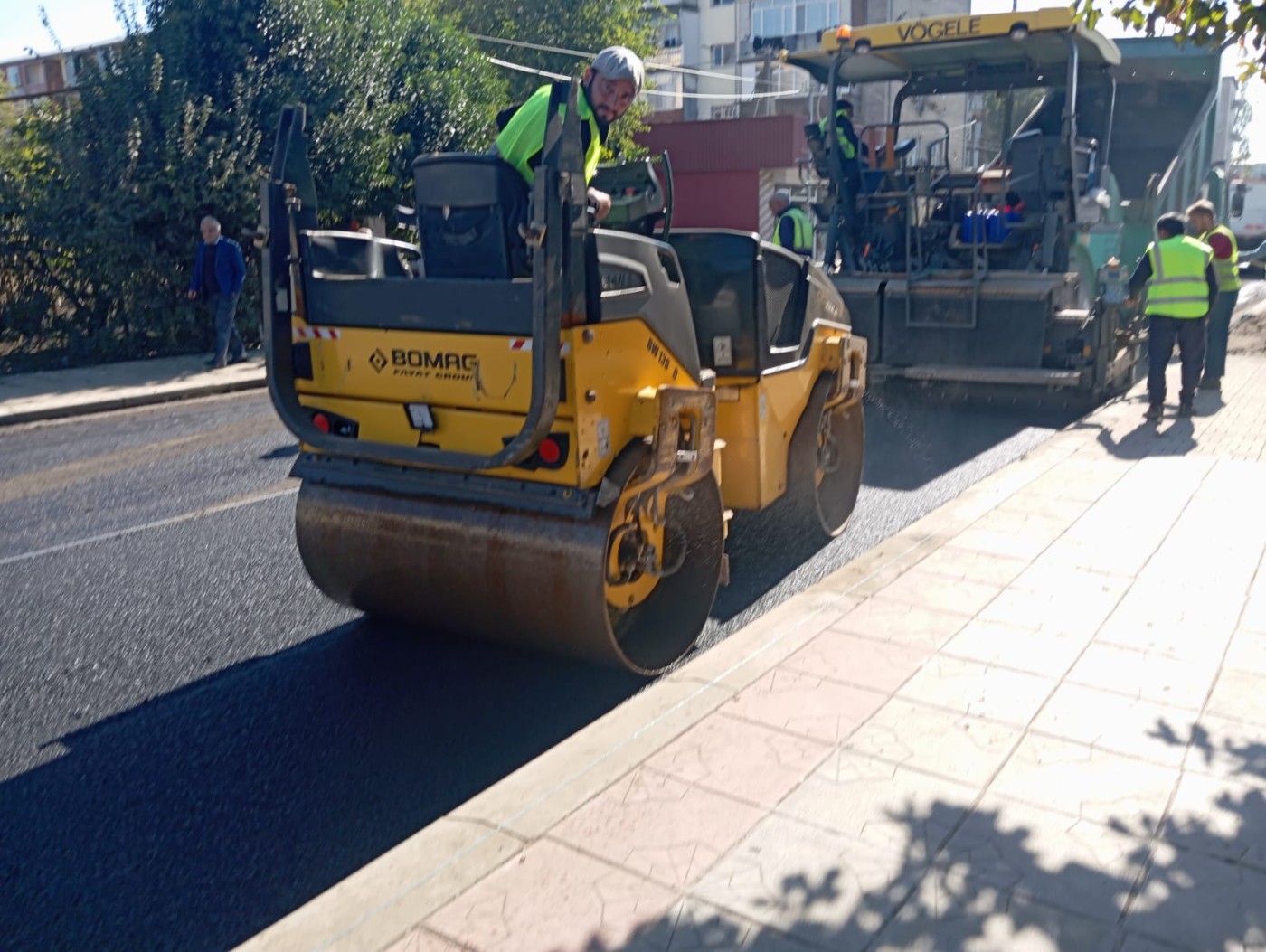 Taleh Qaraşov asfaltlanması həyata keçirilən küçəyə baxış keçirdi - FOTOLAR