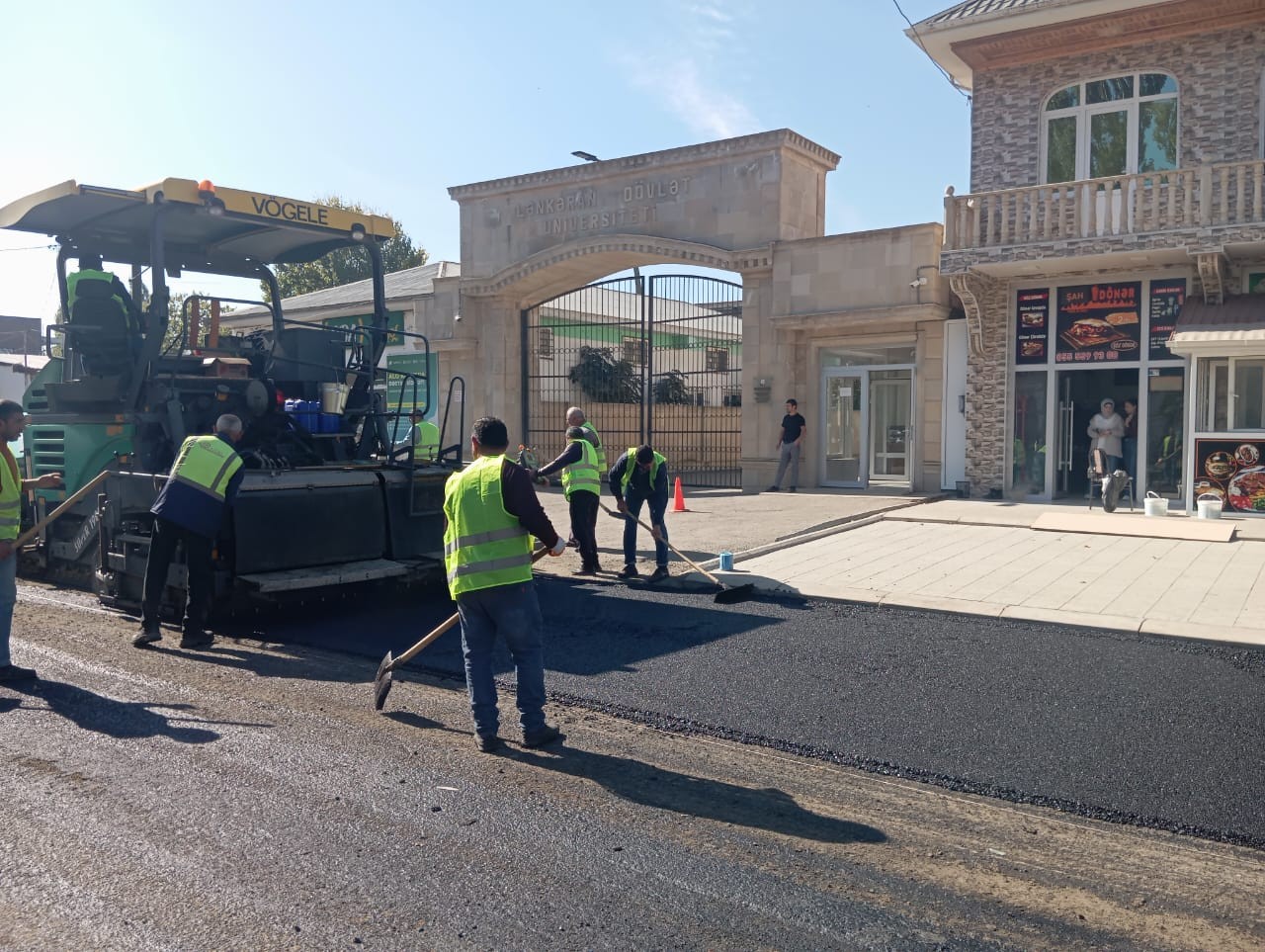 Taleh Qaraşov asfaltlanması həyata keçirilən küçəyə baxış keçirdi - FOTOLAR