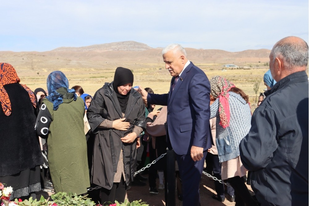 Deputat Vüqar Rəhimzadə Culfada şəhidin anım mərasimində iştirak edib - FOTOLAR