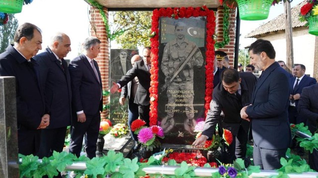 Taleh Qaraşov Vətən müharibəsi şəhidinin məzarını ziyarət edib -FOTOLAR