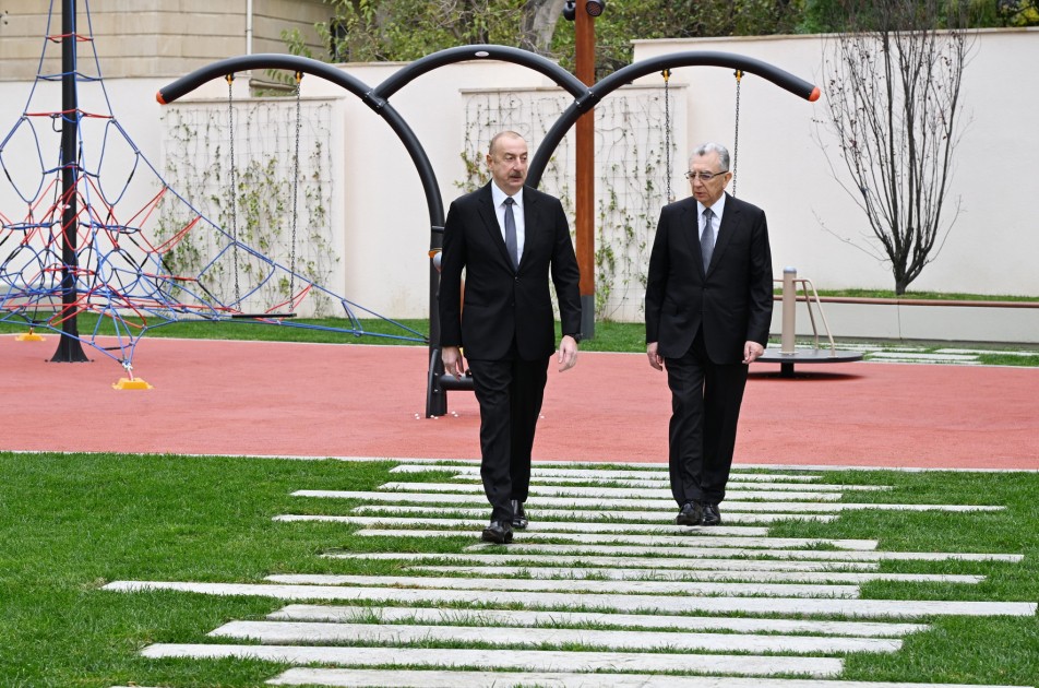 Prezident yeni salınan parkda yaradılan şəraitlə tanış oldu - FOTOLAR (YENİLƏNİB)