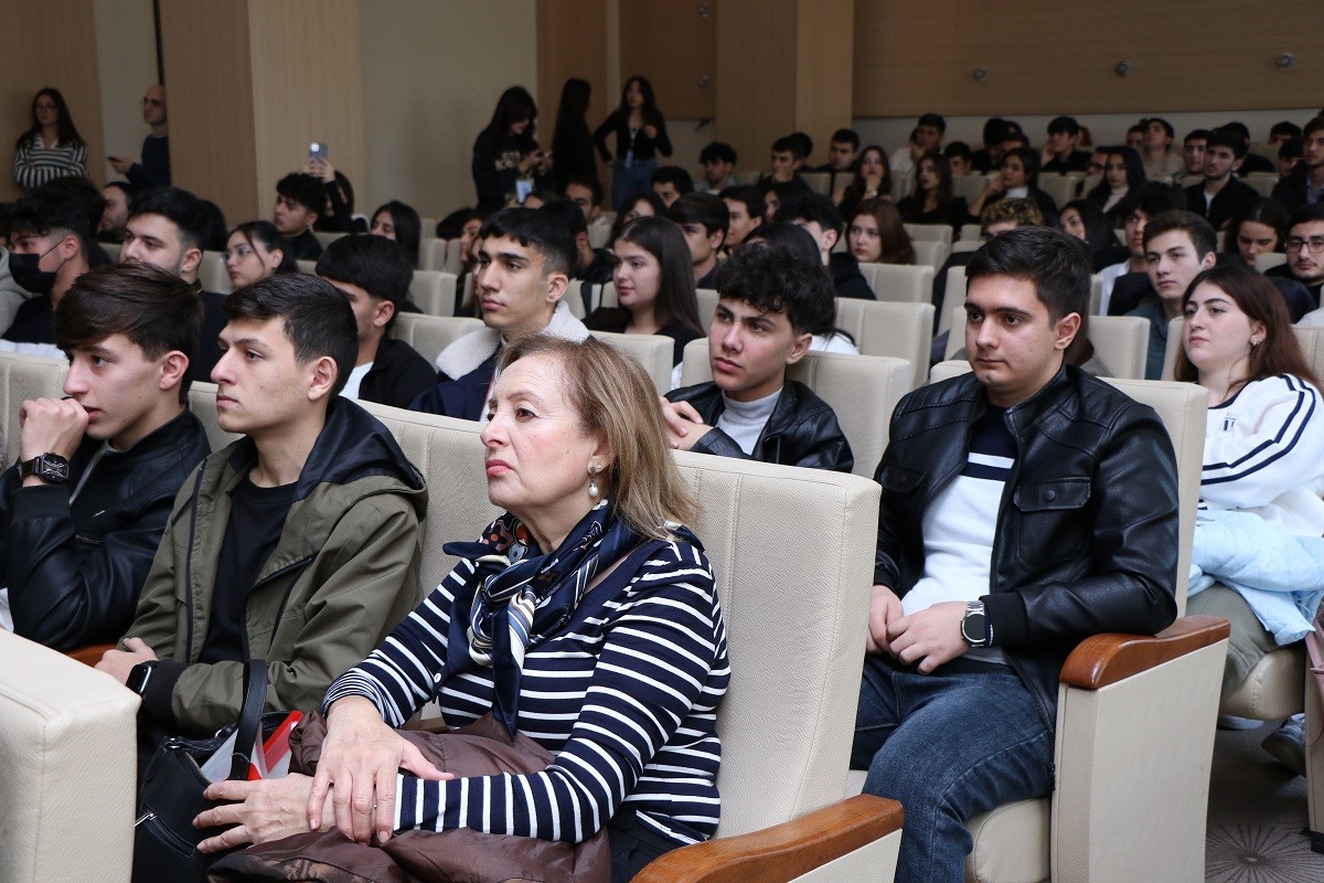 AzMİU-da iqlim dəyişikliyi ilə bağlı maarifləndirici seminar keçirilib - FOTOLAR