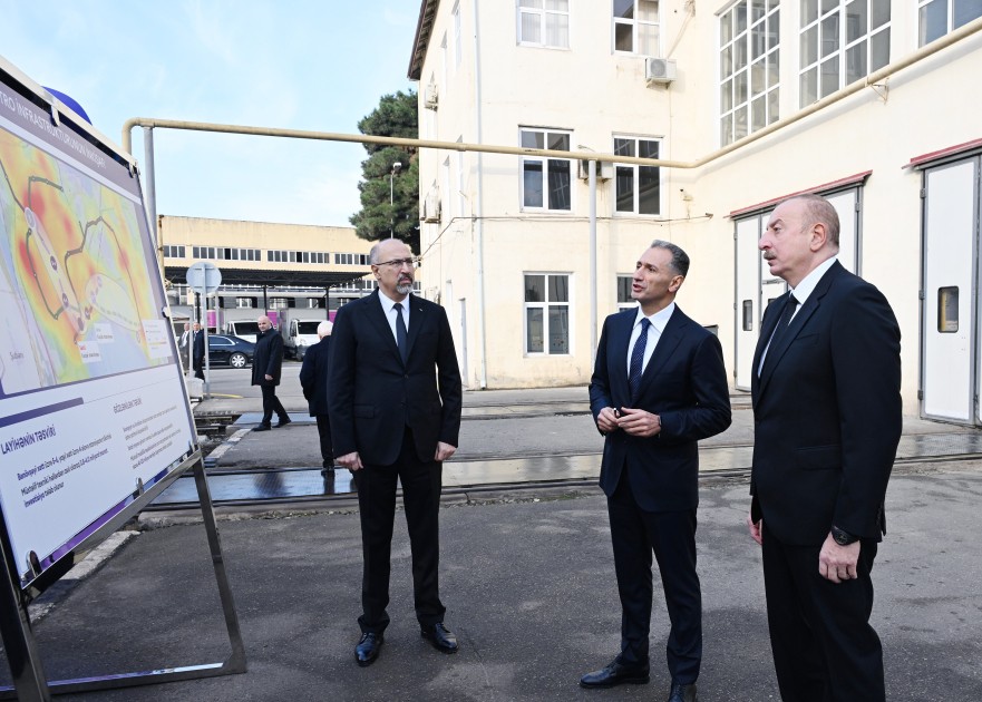 Prezident yeni nəsil metro qatarları ilə tanış oldu - FOTOLAR (YENİLƏNİB)