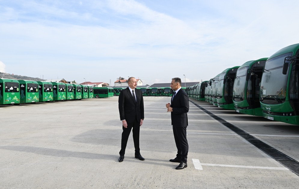 İlham Əliyev Zığ Elektrik Avtobus Parkının fəaliyyəti ilə tanış oldu - FOTOLAR (YENİLƏNİB)