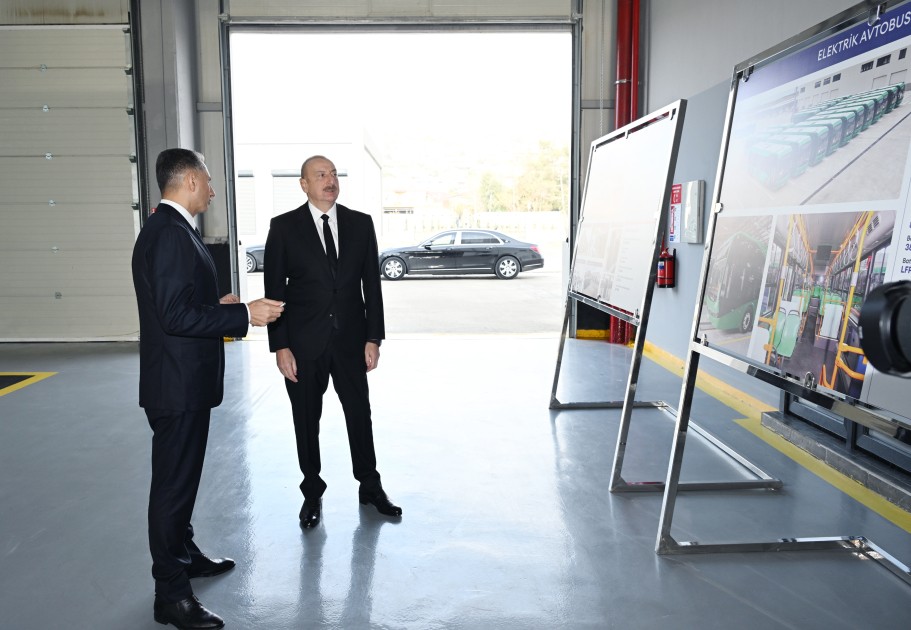 İlham Əliyev Zığ Elektrik Avtobus Parkının fəaliyyəti ilə tanış oldu - FOTOLAR (YENİLƏNİB)