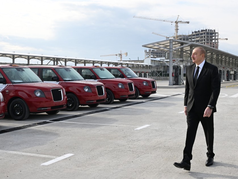 İlham Əliyev Zığ Elektrik Avtobus Parkının fəaliyyəti ilə tanış oldu - FOTOLAR (YENİLƏNİB)