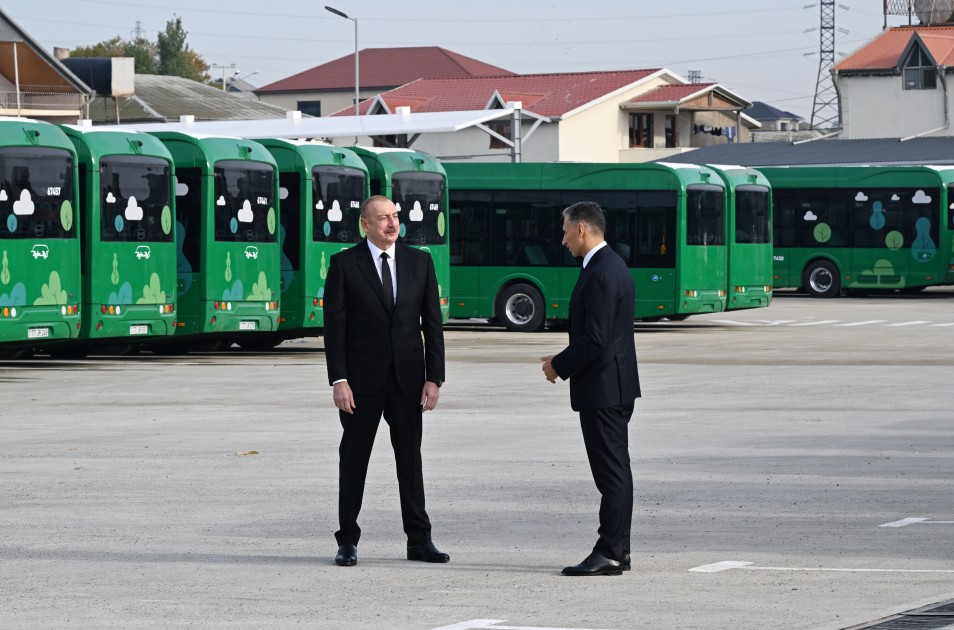 İlham Əliyev Zığ Elektrik Avtobus Parkının fəaliyyəti ilə tanış oldu - FOTOLAR (YENİLƏNİB)