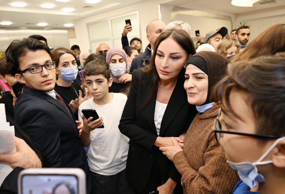 Birinci vitse-prezident Talassemiya Mərkəzində olub - FOTOLAR