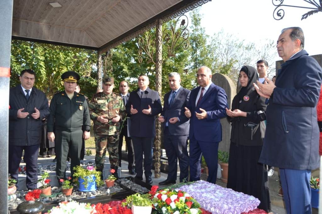 Taleh Qaraşov şəhidlərin məzarını ziyarət etdi - FOTOLAR