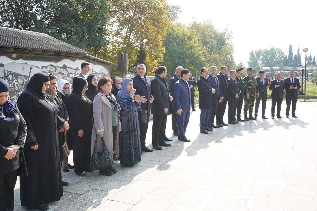 Taleh Qaraşov şəhidlərin məzarını ziyarət etdi - FOTOLAR