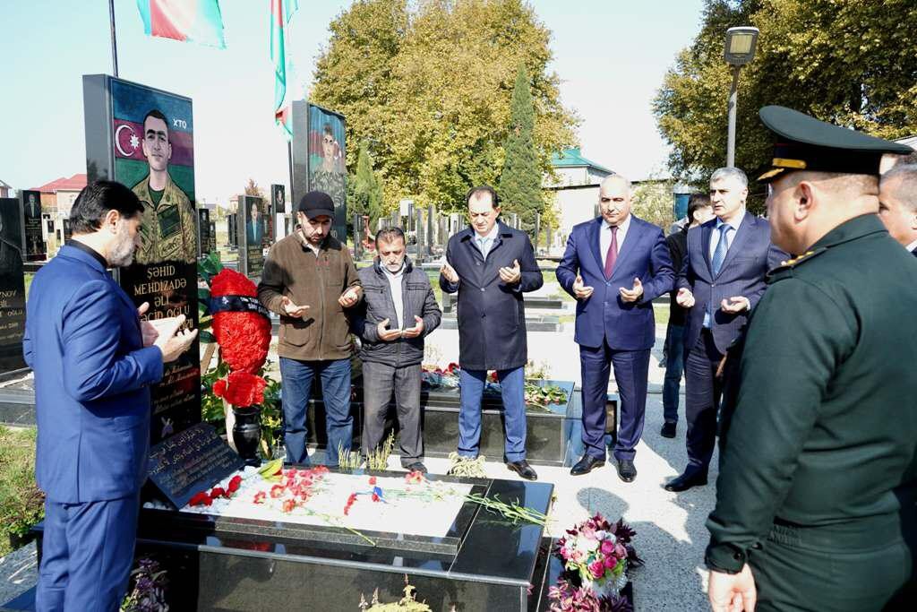 Taleh Qaraşov şəhidlərin məzarını ziyarət etdi - FOTOLAR