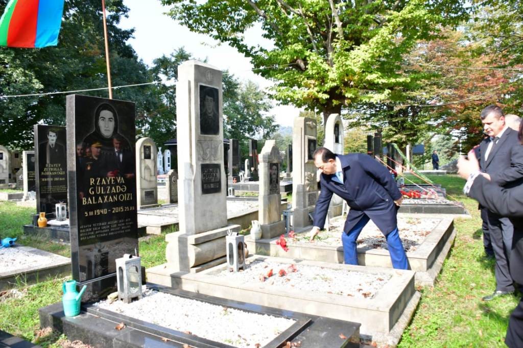 Taleh Qaraşov Vətən müharibəsi şəhidinin məzarını ziyarət edib - FOTOLAR