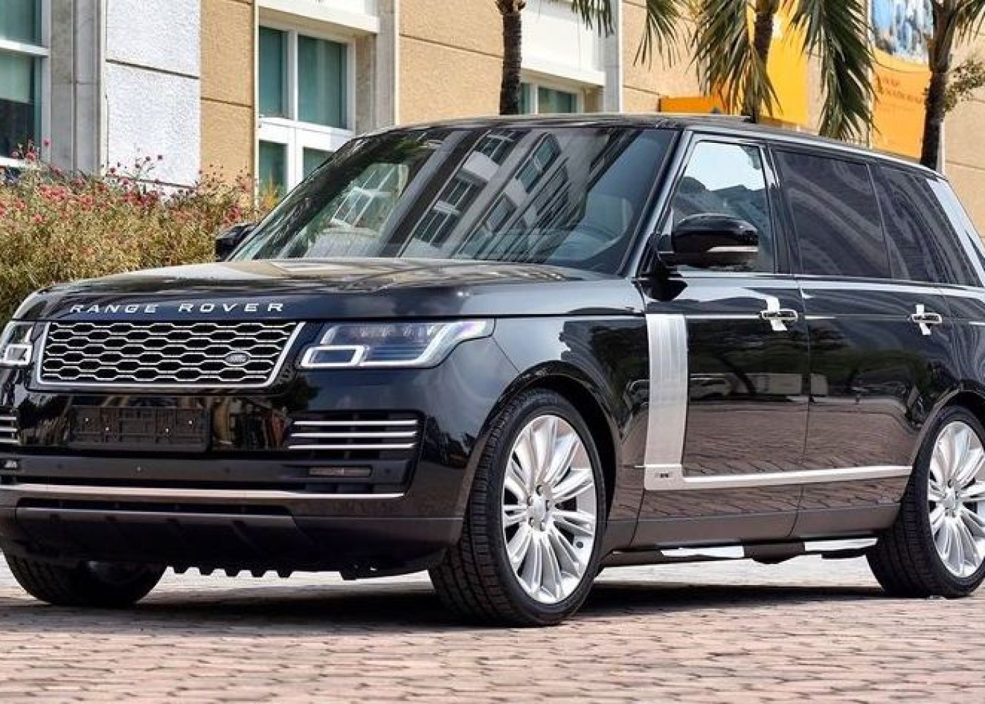 Bakıda maşın nömrəsi oğurlayıb "Range Rover"in üzərinə bağladılar