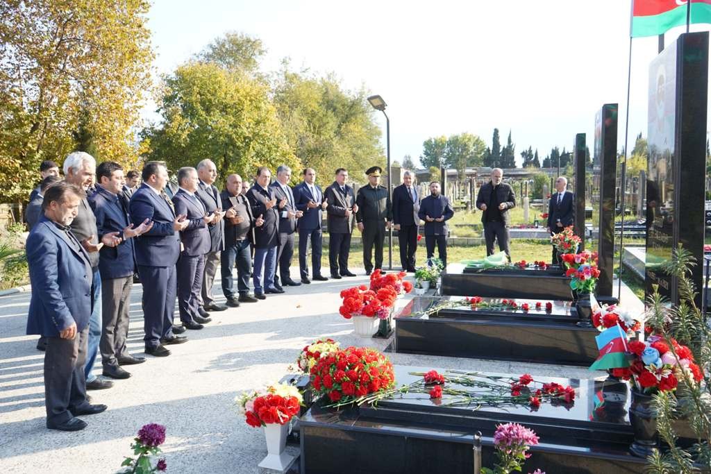 Vətən müharibəsi şəhidlərinin məzarı ziyarət olundu - FOTOLAR