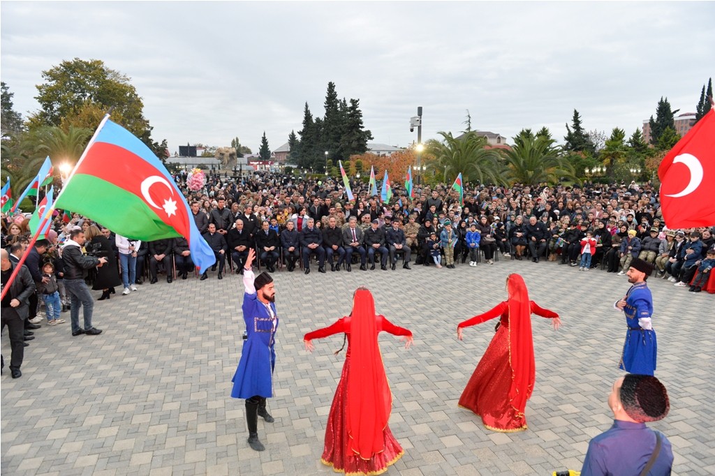 Lənkəranda “Yaşa Vətən, çox yaşa, Yaraşır Zəfər sənə” adlı konsert keçirildi - FOTOLAR