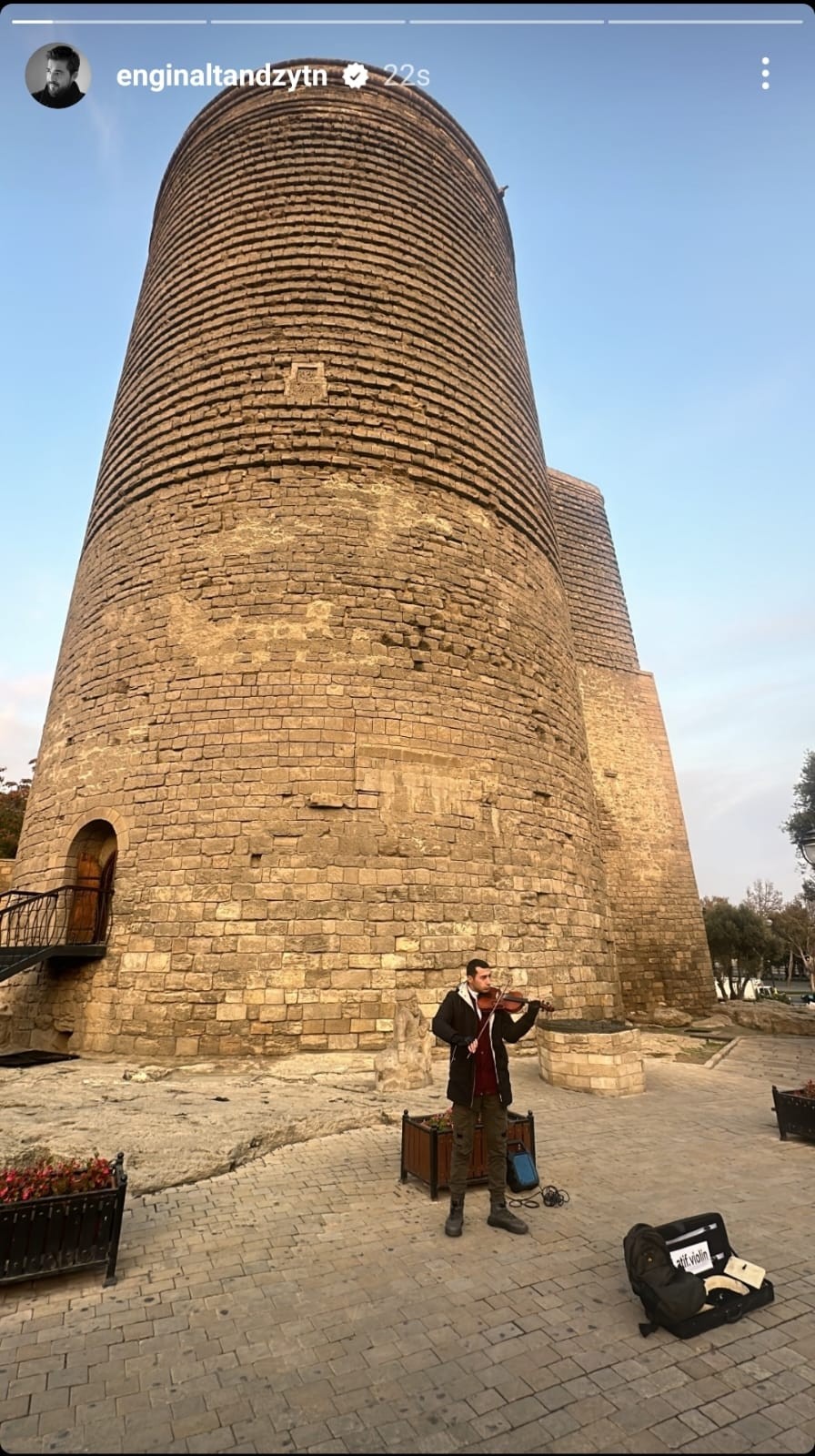 Türkiyəli məşhur aktyor Bakıda - FOTO