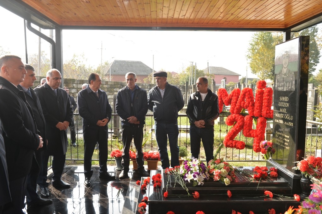 Taleh Qaraşov şəhidin məzarını ziyarət edib - FOTOLAR