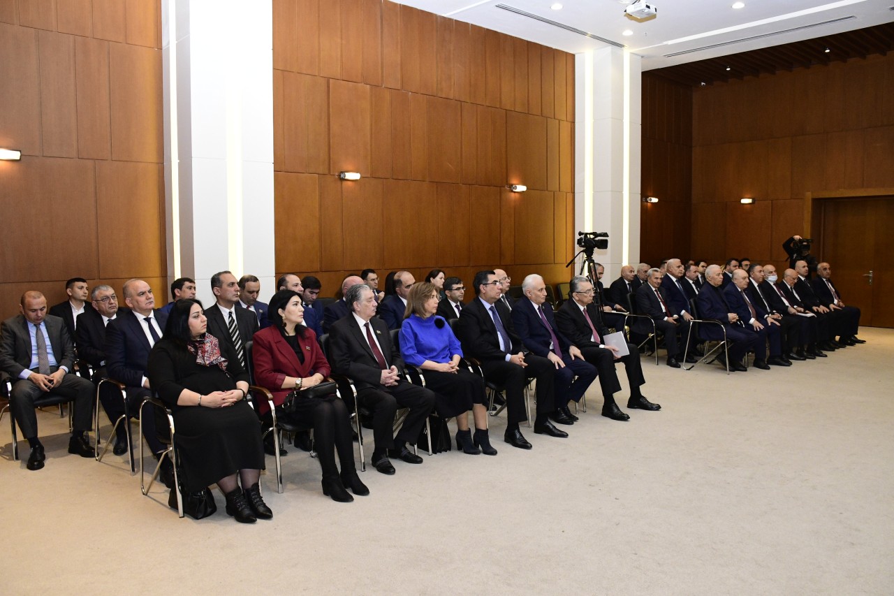 Bələdiyyə seçkiləri ilə bağlı YAP-ın Mərkəzi Seçki Qərargahı yaradıldı - FOTOLAR