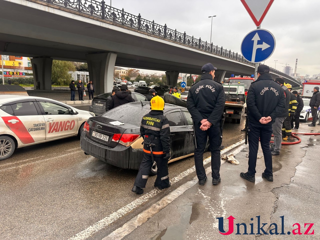 Bakıda maşın yandı - VİDEO+FOTO (YENİLƏNİB)