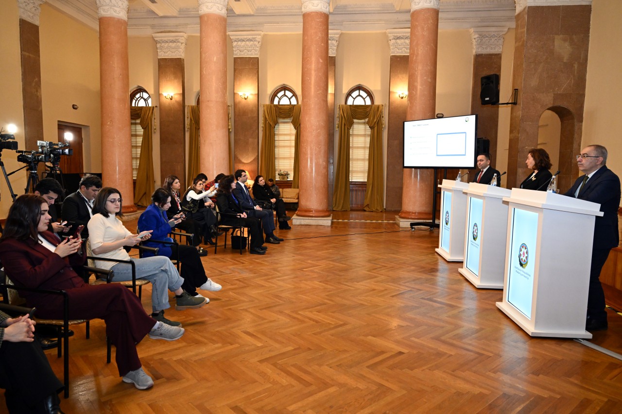 Müəllimlərin bilik və bacarıqlarının ölçülməsi prosesi ilə bağlı tədbir oldu - FOTOLAR