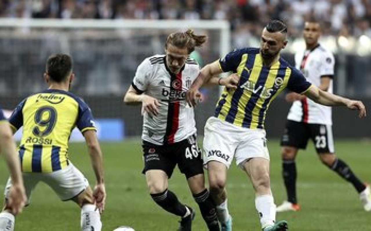 "Beşiktaş" "Fənərbağça"yaqalib gəldi