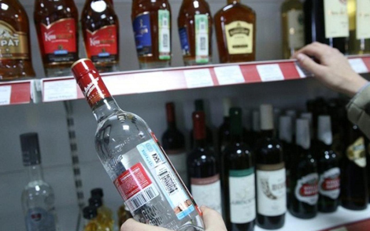 Alkoqollu içkiləri bu qiymətdən aşağı satanların cəriməsiartırılır