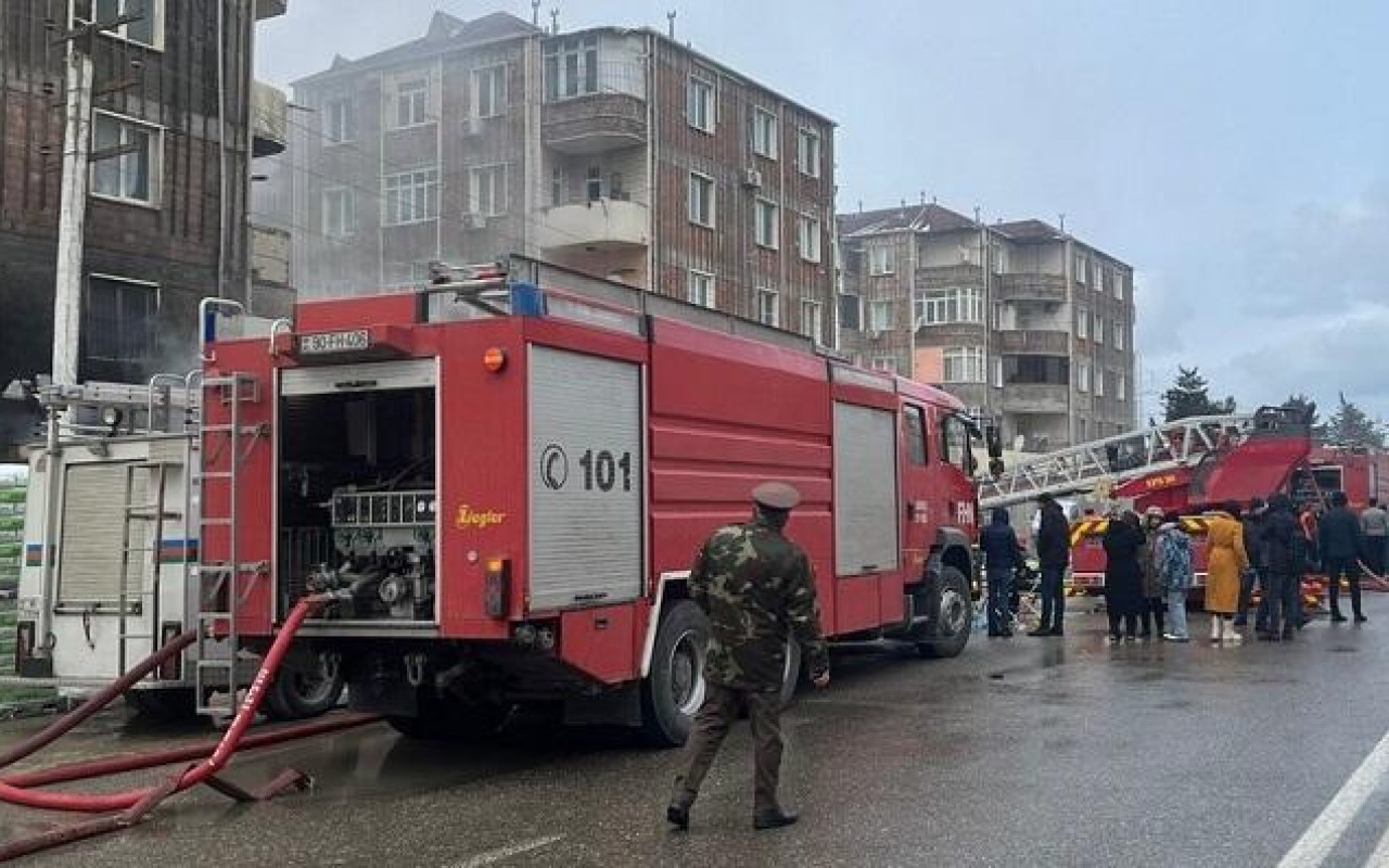 Bakıda yaşayış binasında yanğın -3 nəfər xilas edildi