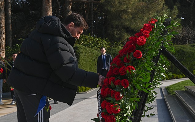 Messi və komanda yoldaşları Heydər Əliyevin məzarını ziyarət etdi - FOTOLAR