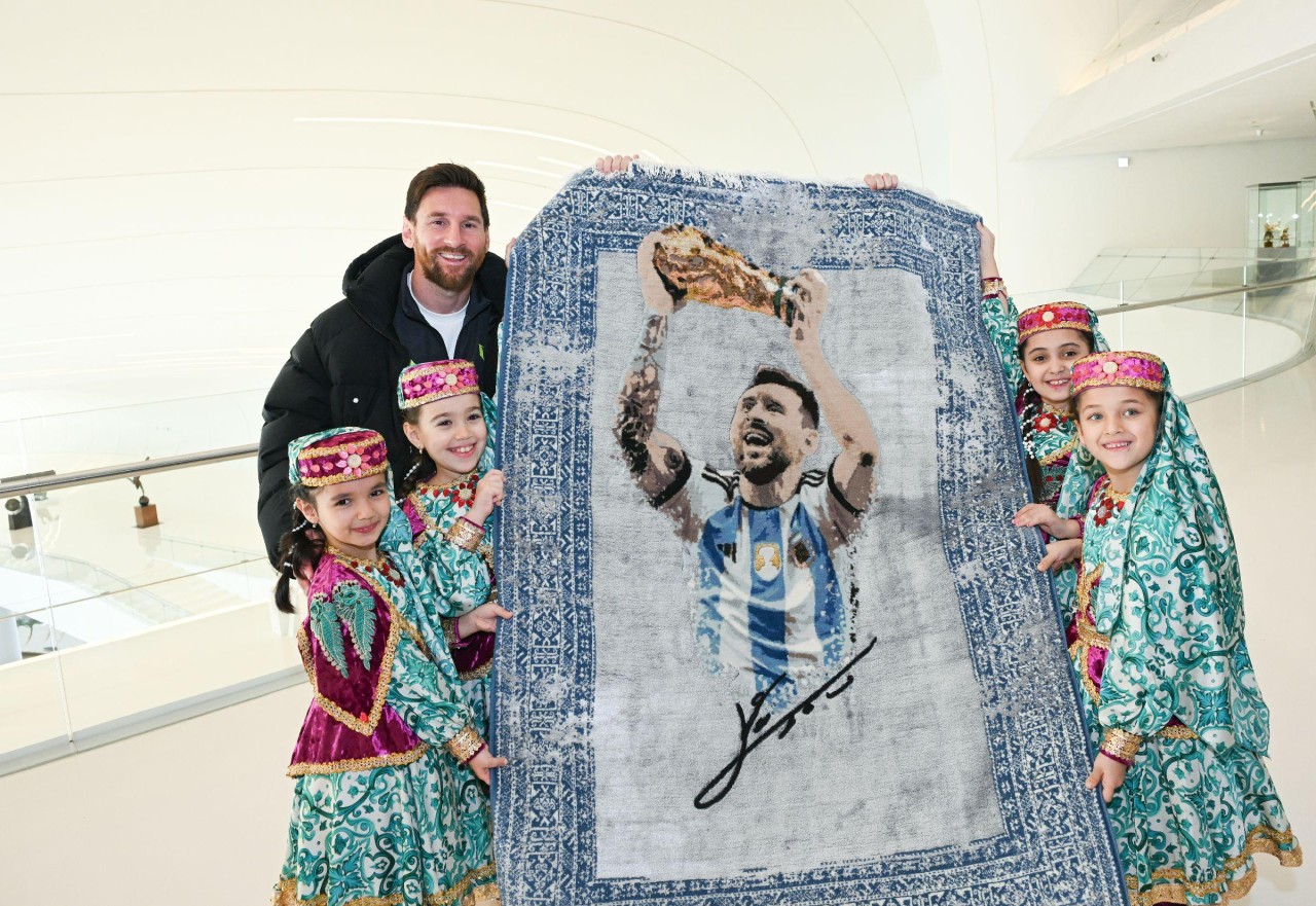 Messi və komanda yoldaşları Heydər Əliyev Mərkəzində - FOTOLAR