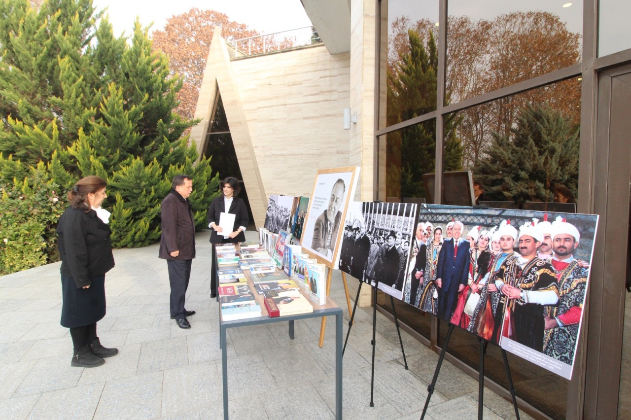 Qazaxda Heydər Əliyevin anım günü ilə bağlı tədbir keçirildi - FOTOLAR