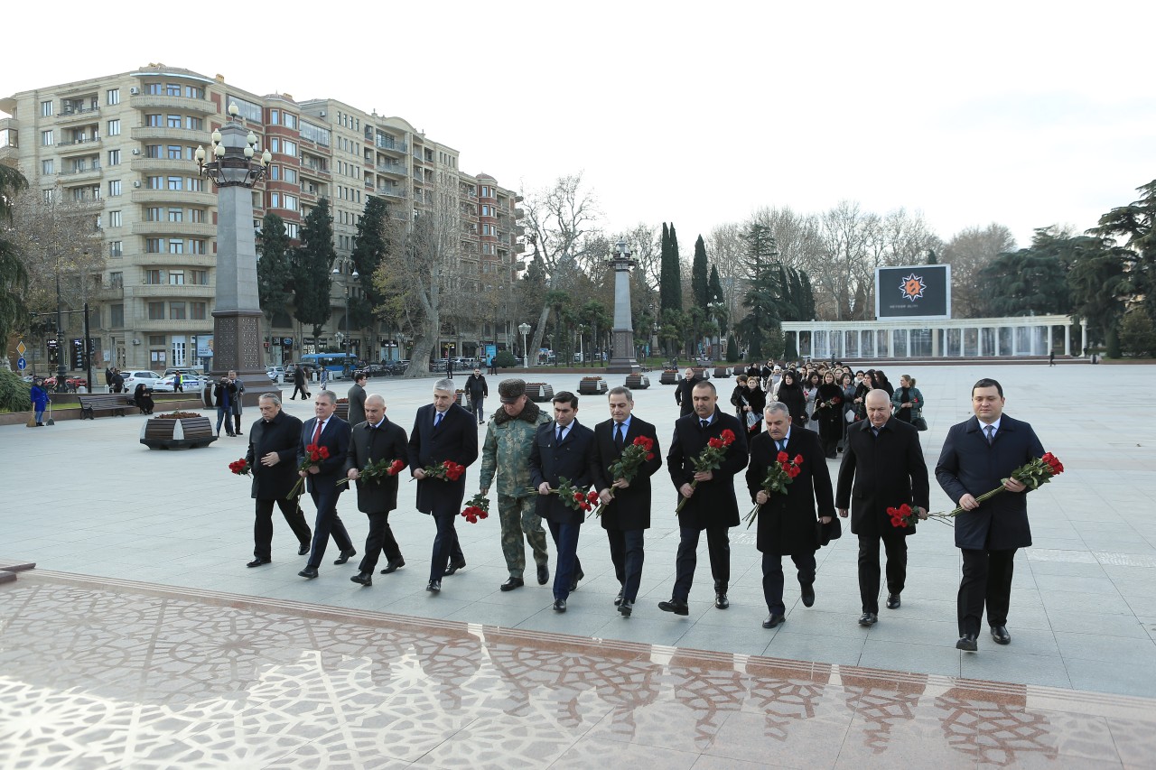 Gəncədə Ümummilli Lider Heydər Əliyevin xatirəsi anılıb - FOTOLAR