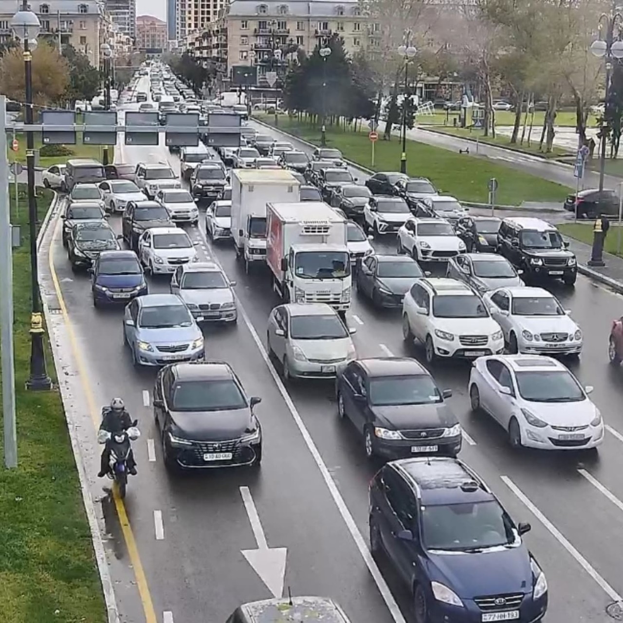 Bakıda bəzi yollarda sıxlıq müşahidə edilir - FOTO