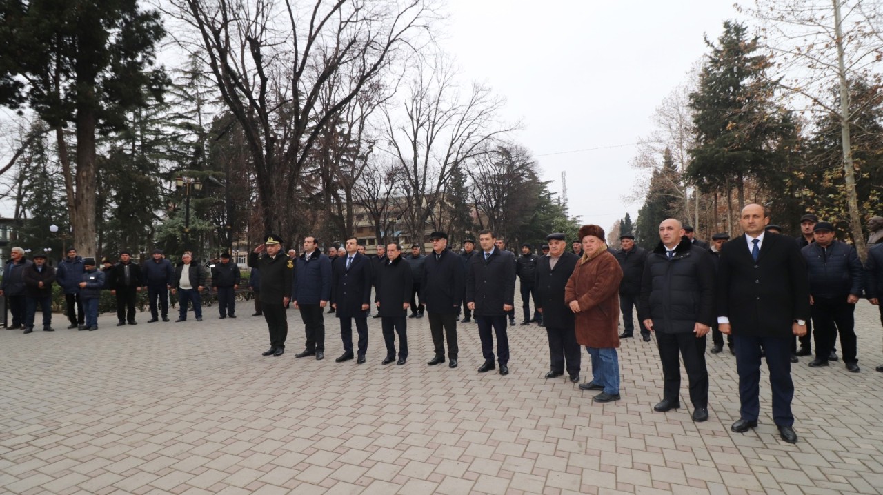 Qazaxda təyyarə qəzasında həlak olanların xatirəsi yad edilib - FOTOLAR