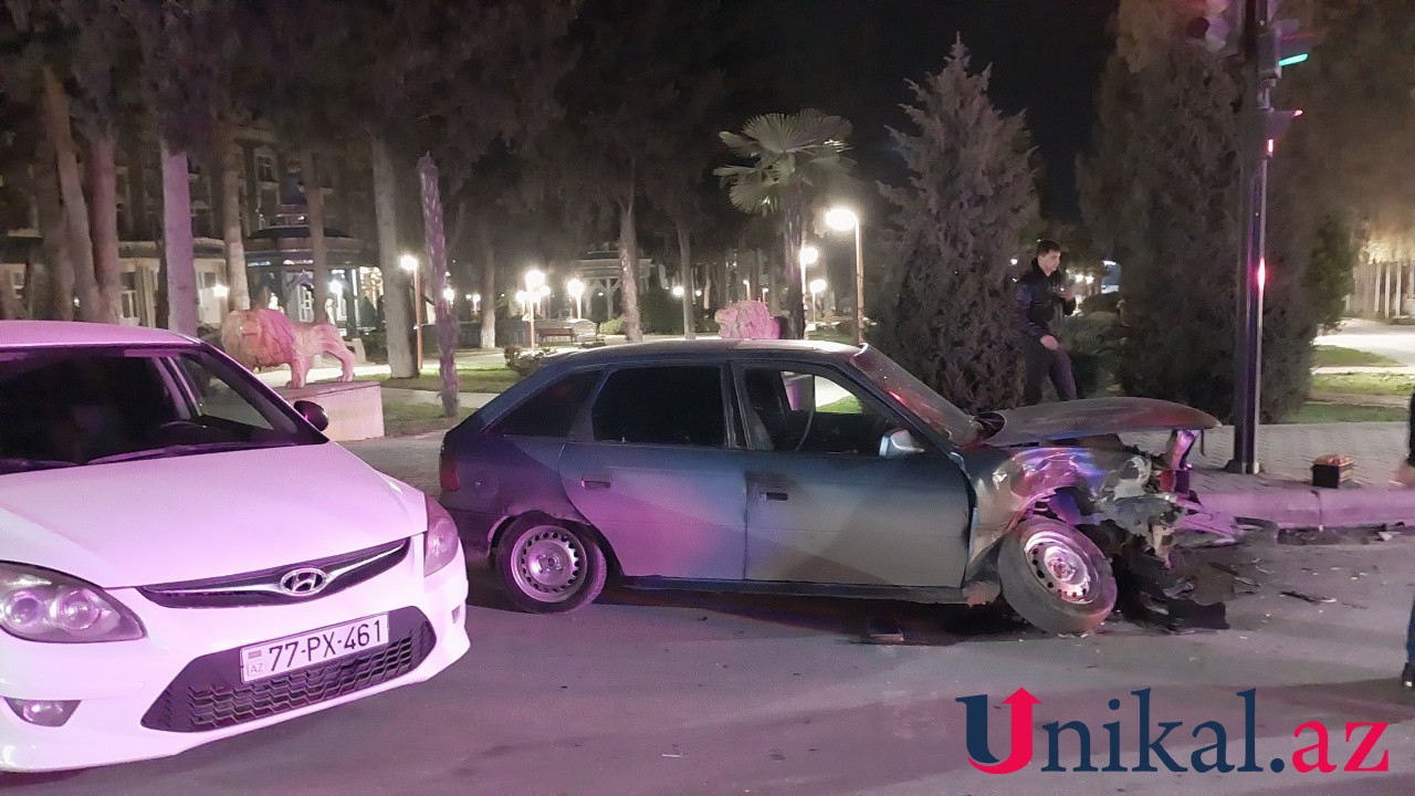 Xaçmazda "BMW" yol kənarında dayanan avtomobillərə çırpıldı - FOTO/VİDEO