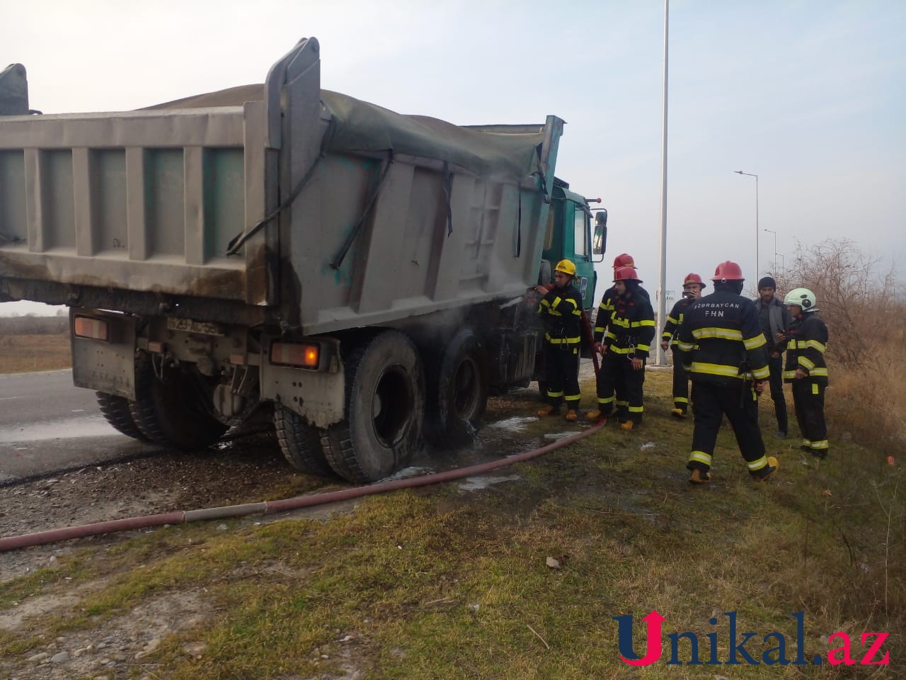 Yevlaxda yük maşını yandı - FOTO