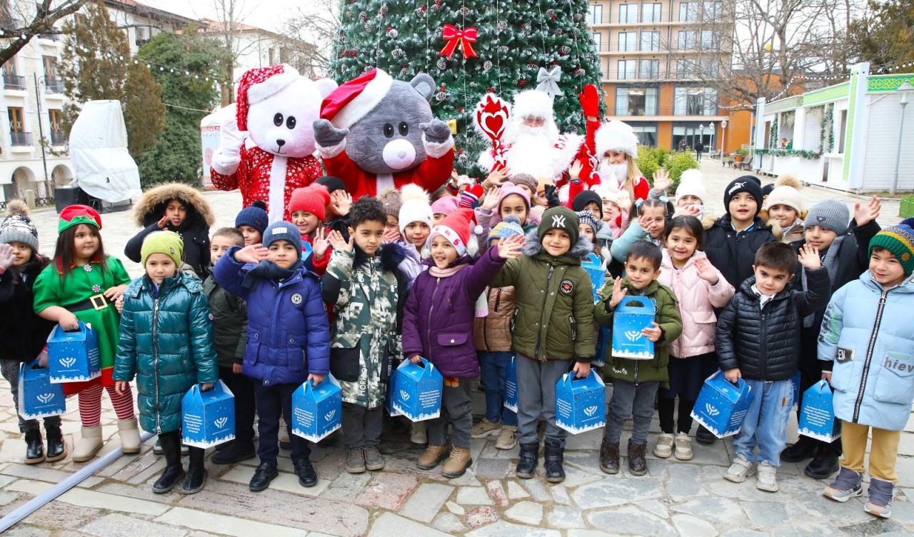 AHİK Yeni il ərəfəsində balacaları sevindirdi - FOTOLAR