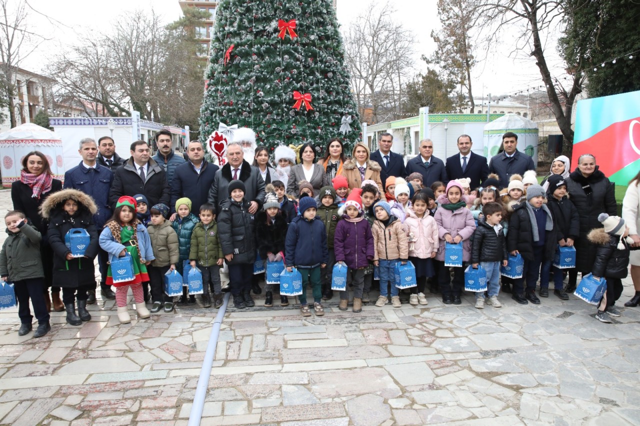 AHİK Yeni il ərəfəsində balacaları sevindirdi - FOTOLAR