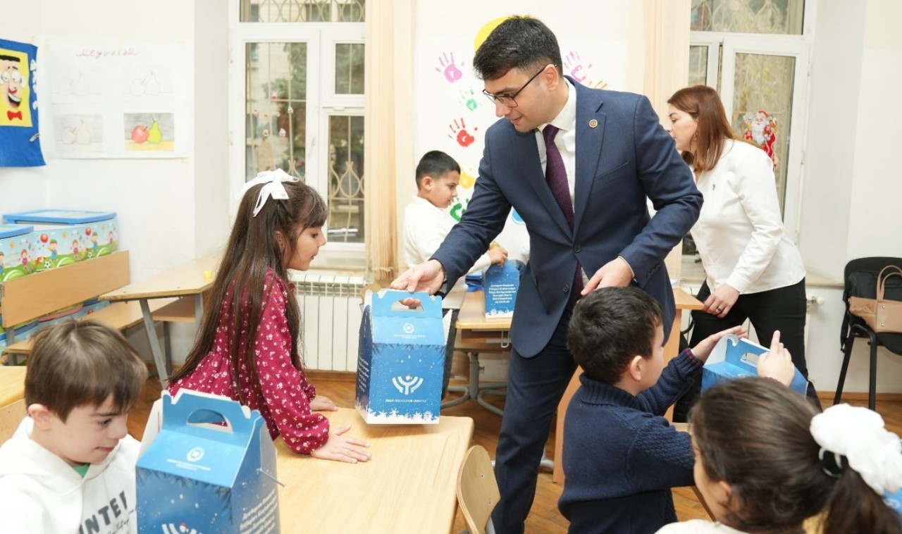 AHİK Yeni il ərəfəsində balacaları sevindirdi - FOTOLAR